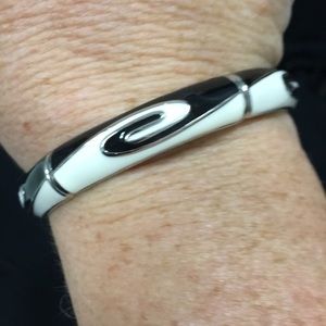 3/$30 Yin/yang design stretch bracelet black/white